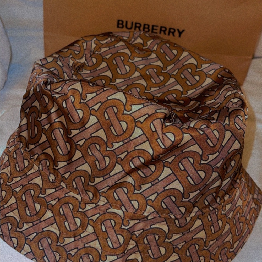 Burberry bucket hat